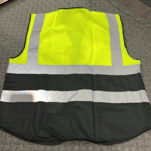 2 pack Safety Vests. - Picture 3 of 5